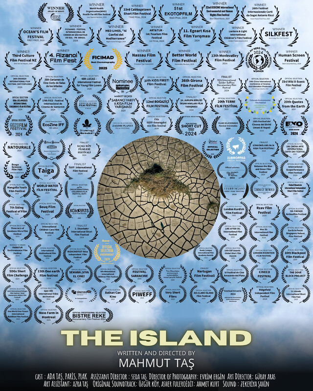 Αφίσα ταινίας για το "The Island" που απεικονίζει έναν κυκλικό δίσκο με έντονα σκασμένο, ξηρό έδαφος και ένα μικρό κομμάτι χόρτο, περιτριγυρισμένο από δεκάδες βραβεία φεστιβάλ κινηματογράφου. Ο τίτλος "THE ISLAND" βρίσκεται στο κάτω μέρος.